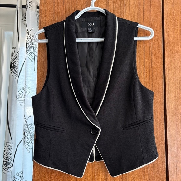 Forever 21 Jackets & Blazers - XXI Black Waistcoat Vest with Contrast White Piping Y2K Office Core Size M